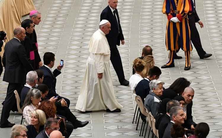 Papa recebe familiares e vítimas do atentado de Nice - VINCENZO PINTO / AFP 