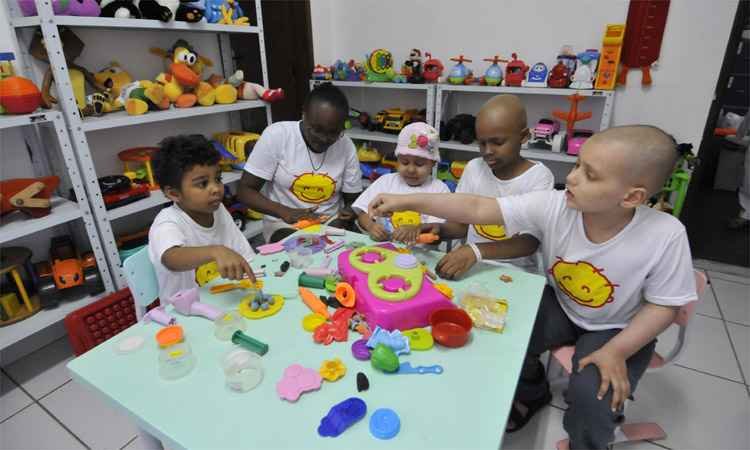 Voluntários e doações garantem atendimento a famílias de crianças com câncer - Ramon Lisboa/EM/DA Press