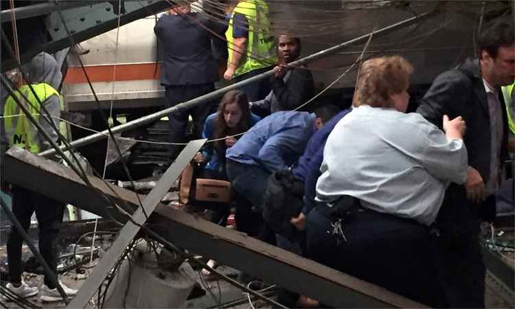 Acidente de trem deixa mortos e mais de 100 feridos em Nova Jersey nos EUA  - AFP / Kena Betancur 
