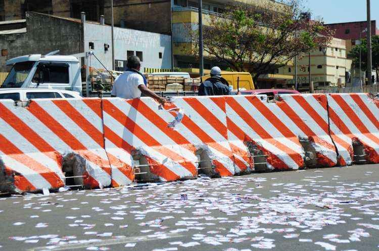 Garis recolhem mais de 50 toneladas de lixo eleitoral em Belo Horizonte - Gladyston Rodrigues/EM/D.A Press
