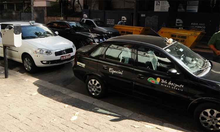 Indefinição sobre a tarifa do táxi premium leva incerteza aos motoristas de BH - Euler Júnior/EM/DA Press - 18/6/2012
