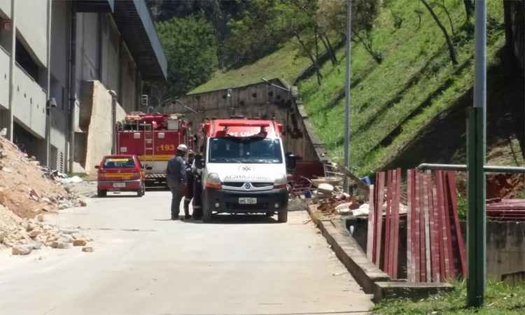 Operário morre soterrado em obra em estacionamento de hipermercado na Pampulha - Paulo Filgueiras/EM/DA Press