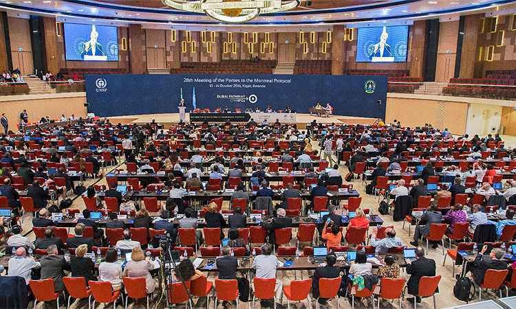 Países fecham acordo para limitar gás usado em aparelhos de ar-condicionado e geladeira - AFP / CYRIL NDEGEYA 