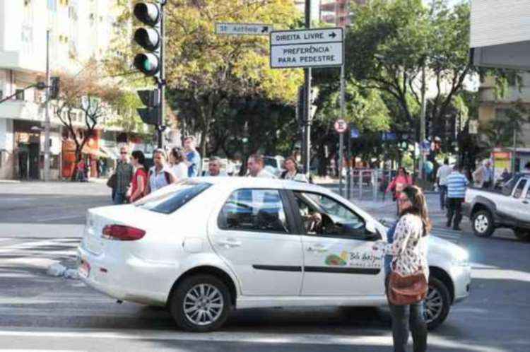 Mudanças no trânsito na Savassi vão focar pedestre - Alexandre Guzanshe/EM/D.A.Press