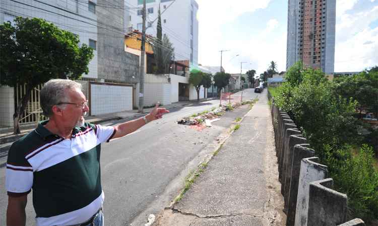 Rua do Sagrada Família completa um ano de interdição por risco de desabamento - Alexandre Guzanshe/EM/DA Press