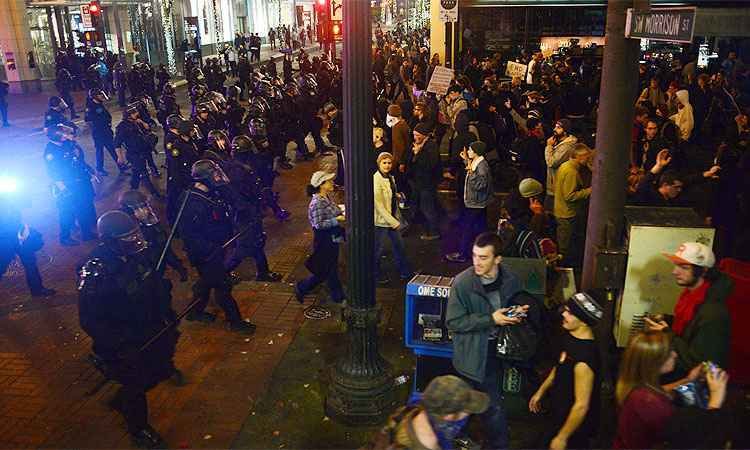 Manifestante é baleado durante protesto em Portland contra eleição de Trump - AFP