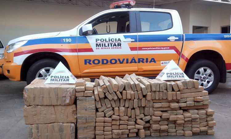 Militares apreendem 410 quilos de maconha dentro de carro no Triângulo Mineiro - Polícia Militar Rodoviária/Divulgação