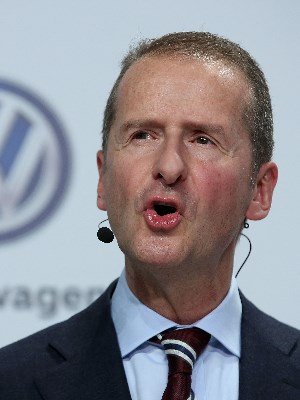 Volkswagen vai suprimir 30 mil postos de trabalho, inclusive no Brasil - RONNY HARTMANN