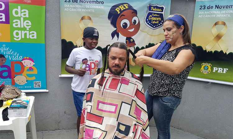 Policiais da PRF raspam a cabeça em apoio às crianças com câncer em BH - PRF/Divulgação