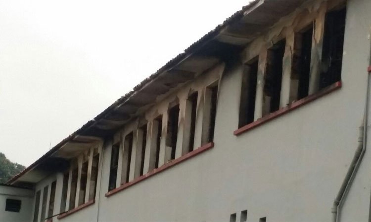 Freira morre em incêndio em anexo de convento no Bairro Caiçara, em BH - Paulo Filgueiras/EM/DA Press