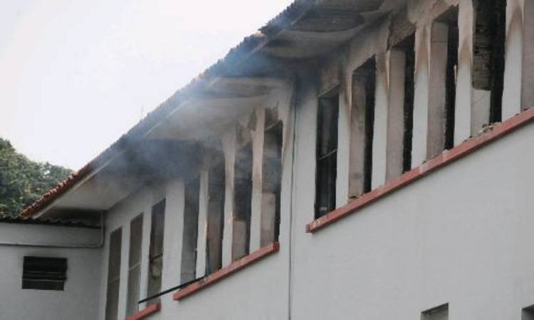 Polícia Civil abre inquérito para investigar incêndio em convento de BH - Paulo Filgueiras/EM/D.A PRESS