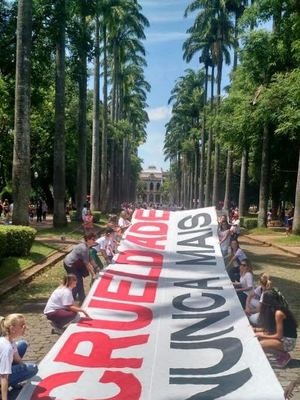 Manifestantes pedem o fim da crueldade contra animais - Divulgação/MMDA