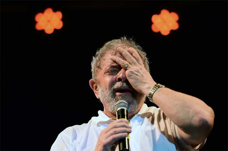 Moro dá mais 30 dias para Comissão da Presidência avaliar 'tralhas' de Lula - Christophe Simon
