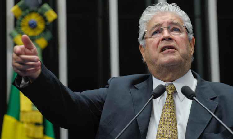 Senador recomenda ''alfafa'' para quem se manifestou contra a corrupção - Lia de Paula