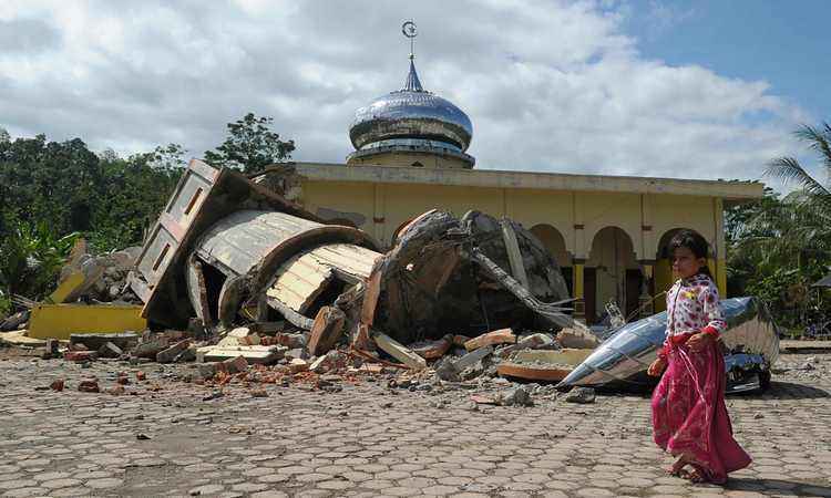 Terremoto mata mais de 90 pessoas na Indonésia - AFP / CHAIDEER MAHYUDDIN 