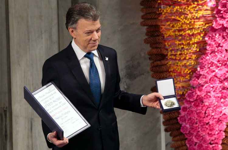 Guerra "terminou", diz presidente da Colômbia ao receber Nobel da Paz -  AFP / NTB Scanpix / Lise Aserud 