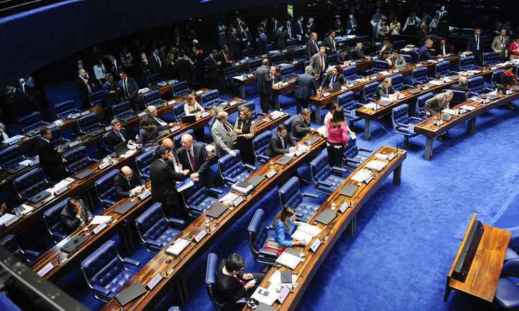 Senado aprova projeto que regulamenta teto e impede supersalários - Jonas Pereira/Agência Senado