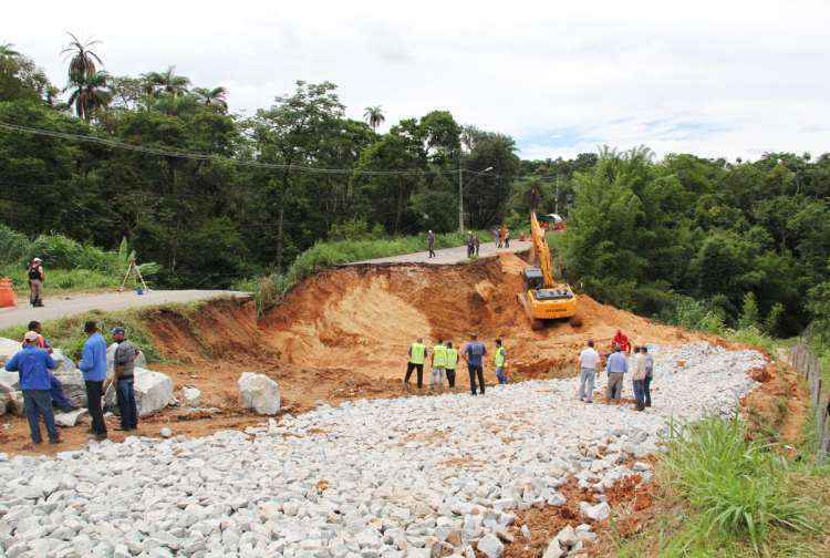 Chega a 21 o número estradas mineiras com trechos interditados por estragos da chuva - DEER/Divulgação