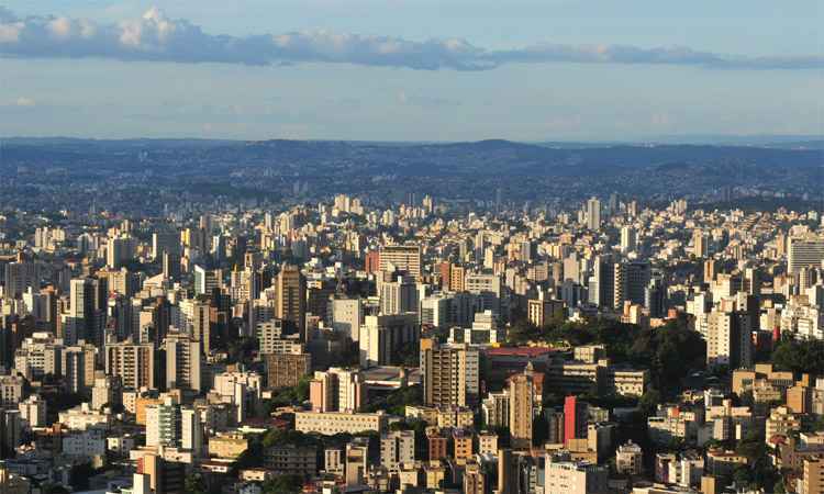 Guias do IPTU 2017 em BH poderão ser obtidas pela internet no sábado - Alexandre Guzanshe/EM/DA Press