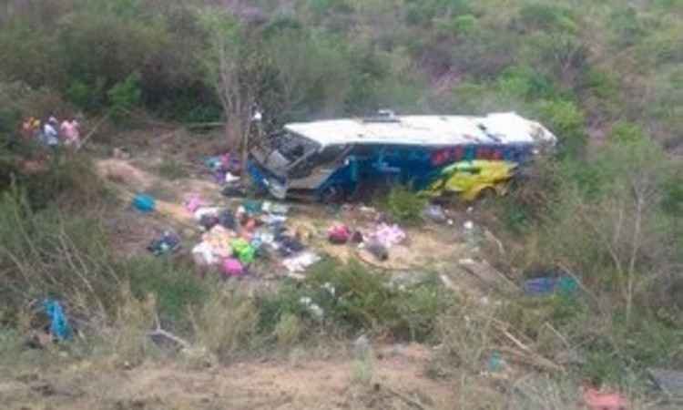 Acidente com ônibus deixa seis mortos na Bahia - Divulgação/Corpo de Bombeiros 