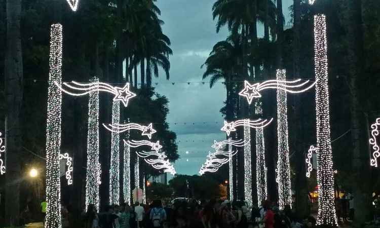Mineiros podem conferir decoração natalina da Praça da Liberdade até sexta-feira  - Praça da Liberdade, BH