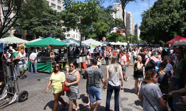 Feira da Afonso Pena enche e feirantes esperam ano melhor de vendas - Edesio Ferreira/EM / D.A. Press