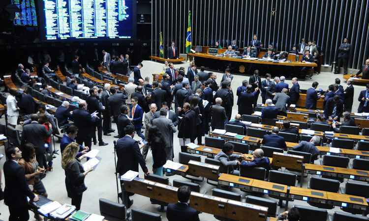 Deputado custa até R$ 2 milhões por ano aos brasileiros - Lúcio Bernardo Jr