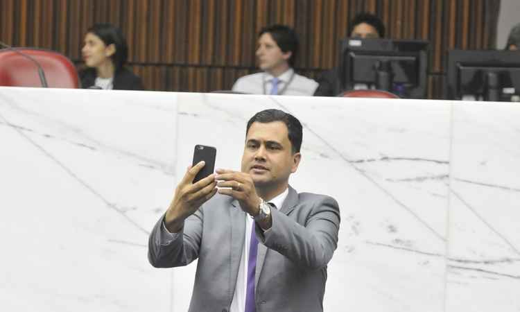 Vereadores de BH iniciam trabalhos com selfies e cobranças de promessas - Juarez Rodrigues / EM / D.A. Press