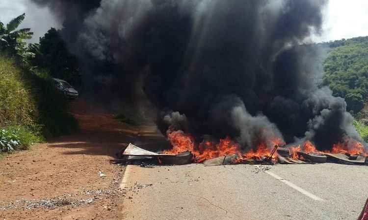 Criança morre atropelada na BR-381 e manifestantes fecham a rodovia - Divulgação/Bombeiros