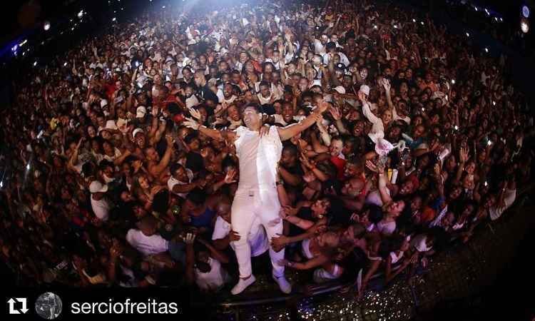 Xanddy, do Harmonia do Samba, presta homenagem a seguranças assassinados - Sércio Freitas/Reprodução/Instagram