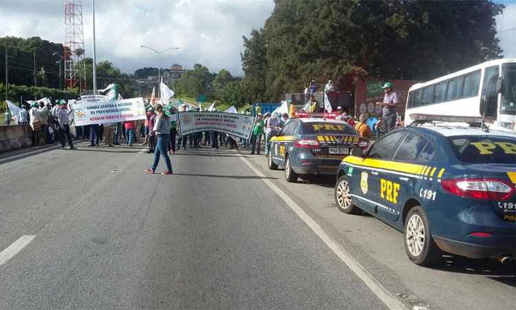 Manifestação contra reforma da Previdência deixa trânsito lento no Centro de BH - PRF/Divulgação