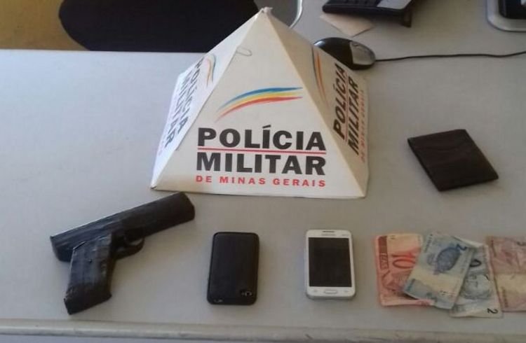 Grupo é preso após assaltar ônibus na MG-010  - Divulgação/PMMG