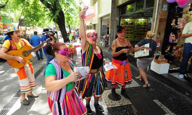 Saída de blocos de carnaval sem itinerário definido desafia trânsito e segurança em BH - Gladyston Rodrigues/EM/DA Press