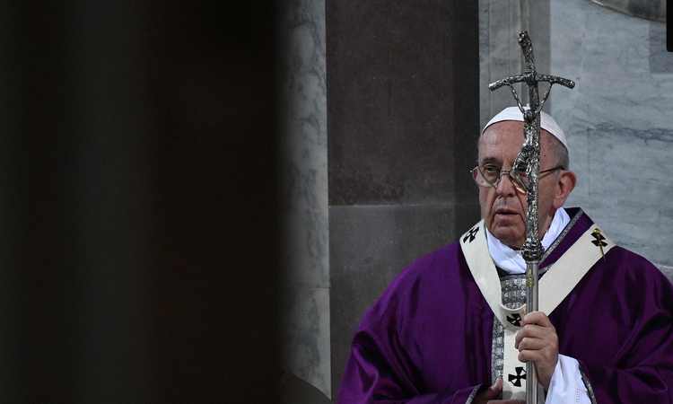 Papa lamenta uma 'certa mediocridade' na liturgia moderna - Vincenzo Pinto/AFP 