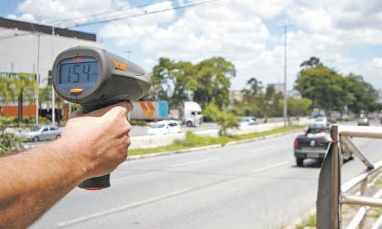 Radares de BH não conseguem conter velocidade de motoristas - Edésio Ferreira / EM / D.A. Press