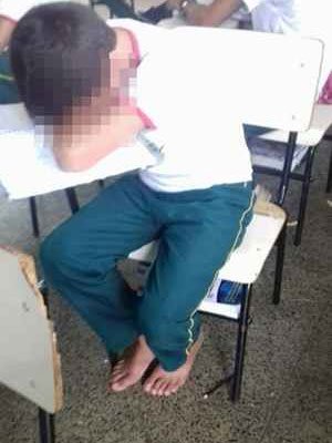 Professor que humilhou aluno ao deixá-lo descalço é condenado - Divulgação