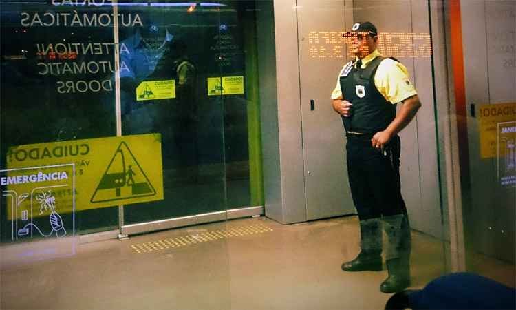 BHTrans lança licitação para contratar 214 vigias para estações do Move - Alexandre Guzanshe/EM/DA Press