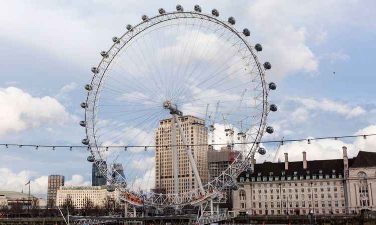 London Eye é fechada com turistas a bordo após ataque terrorista em Londres - Joel Ford/AFP 
