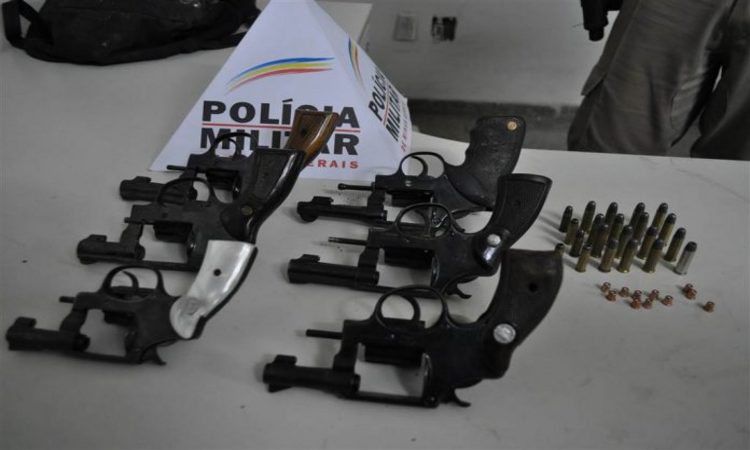Três homens são presos com seis armas de fogo em Bela Vista de Minas - Polícia Militar/ Reprodução 