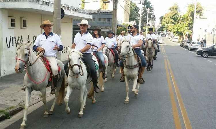 Motoristas enfrentam trânsito complicado por causa de cavalgada no Centro de BH - Juarez Rodrigues/EM/D.A Press 