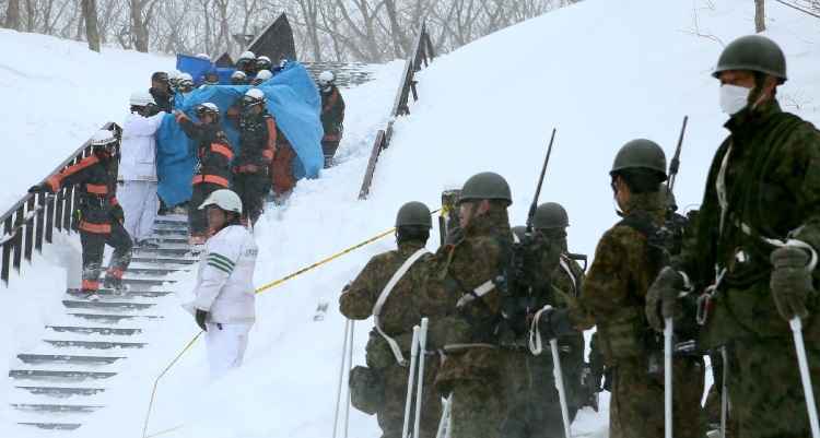 Avalanche mata ao menos oito estudantes e fere outros 40 no Japão - AFP / JIJI PRESS 