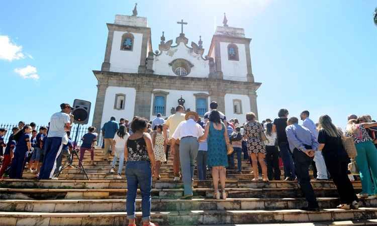 Moradores comemoram reabertura da igreja matriz de Congonhas - Beto Novaes/EM/DA Press