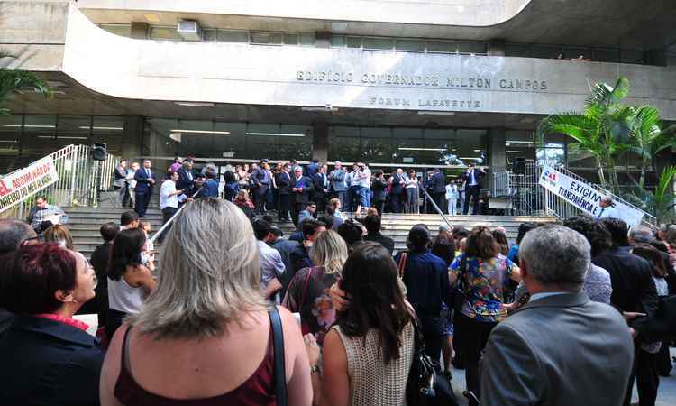  Advogados protestam contra não pagamento de depósitos judiciais em Minas  - Alexandre Guzanshe/EM/D.A Press