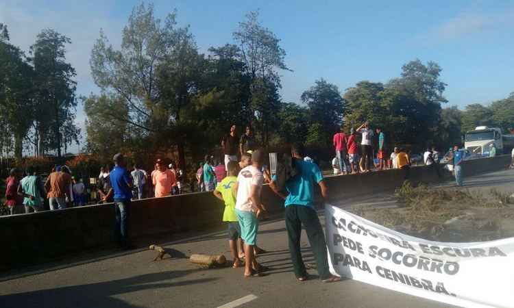 Manifestantes fecham a BR-381, em Belo Oriente - Reprodução/Internet