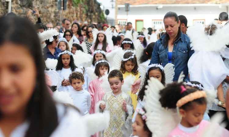Crianças revigoram a tradição da procissão da Páscoa em Ouro Preto - Gladyston Rodrigues/EM/D.A PRESS