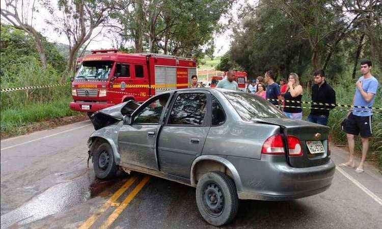 Homem morre e outro fica ferido em batida frontal na MG-120 - Reprodução / Corpo de Bombeiros