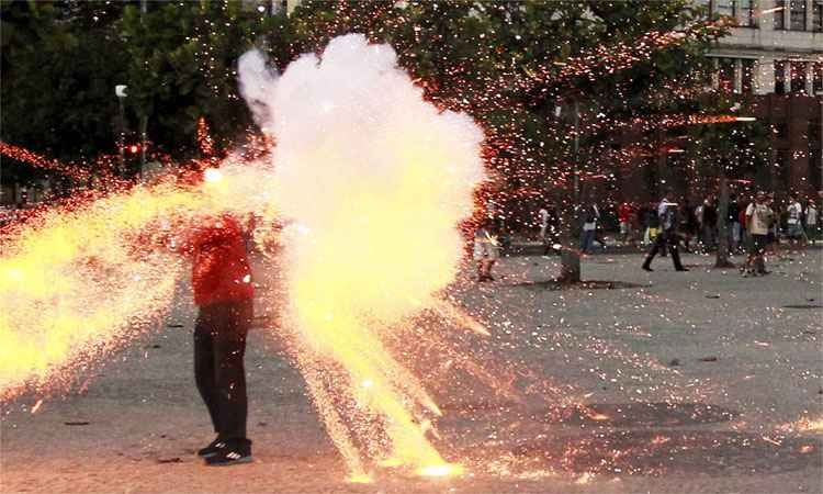 STJ manda réus por morte de cinegrafista a júri popular - AFP PHOTO / AGENCIA OGLOBO 