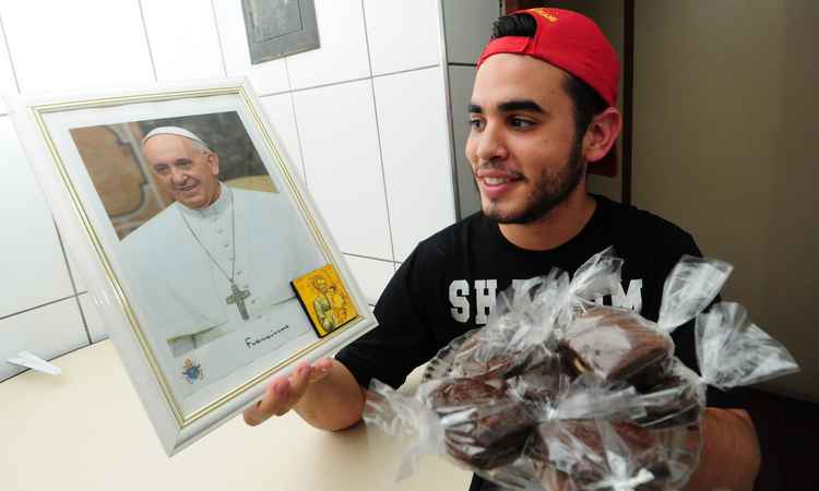 Estudante de filosofia vende brownies para custear ida ao Vaticano - Gladyston Rodrigues/EM