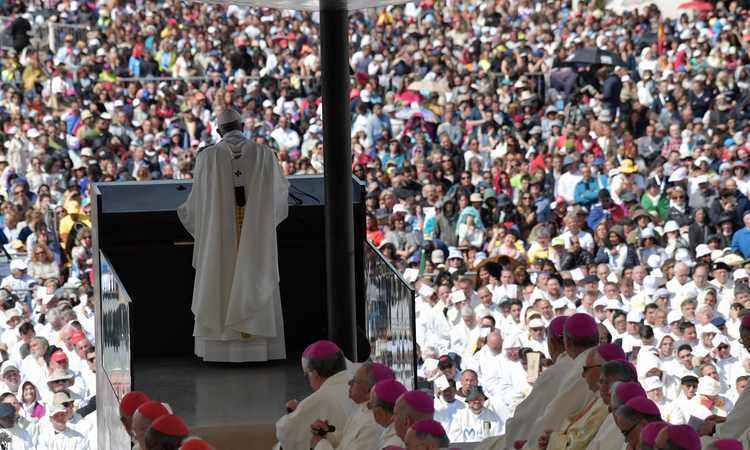 Papa canoniza Jacinta e Francisco, os pastorinhos de Fátima - AFP / TIZIANA FABI 