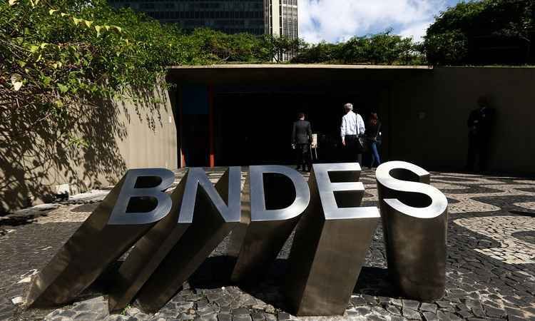 Funcionários do BNDES ameaçam cruzar os braços em apoio a colegas conduzidos pela PF  - Fábio Motta/Estadão Conteúdo 